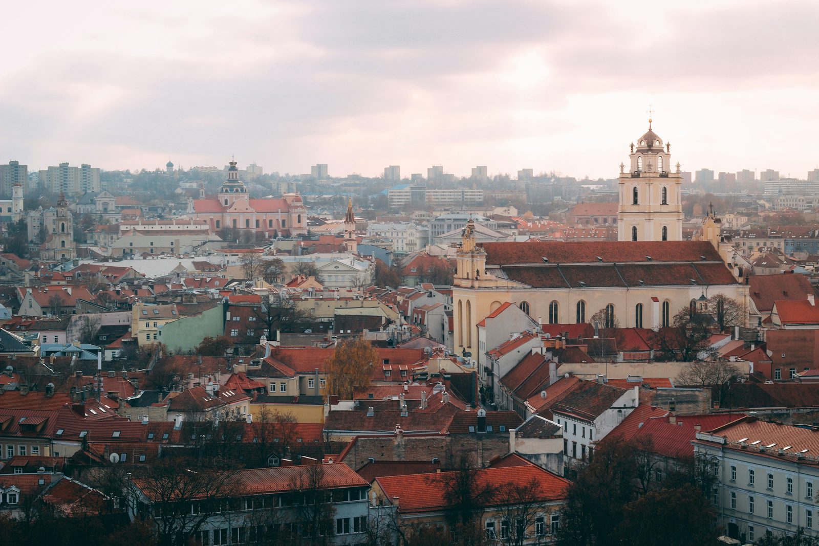 Sauskelnių keitimo vietos Vilniaus senamiestyje: gidas šeimoms su kūdikiais