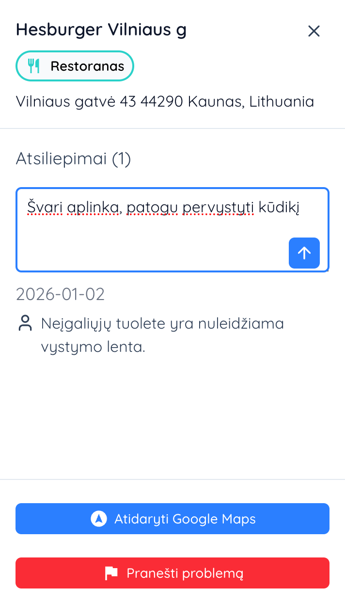 Vietos kortelė žemėlapyje su tėvų atsiliepimu ir mygtukais „Atidaryti Google Maps“ bei „Pranešti problemą“
